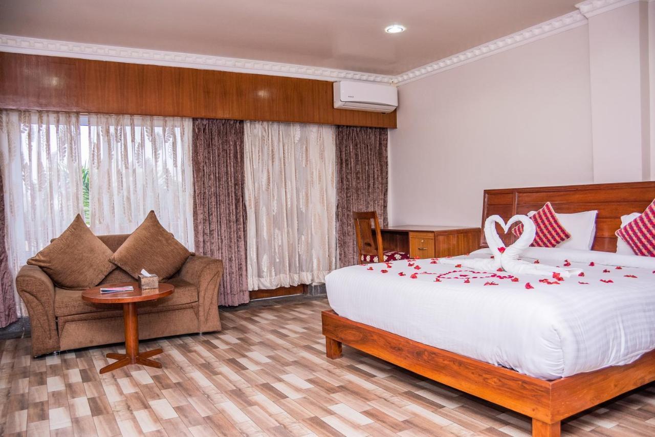 Hotel Earth Light Sauraha Chitwan Eksteriør bilde
