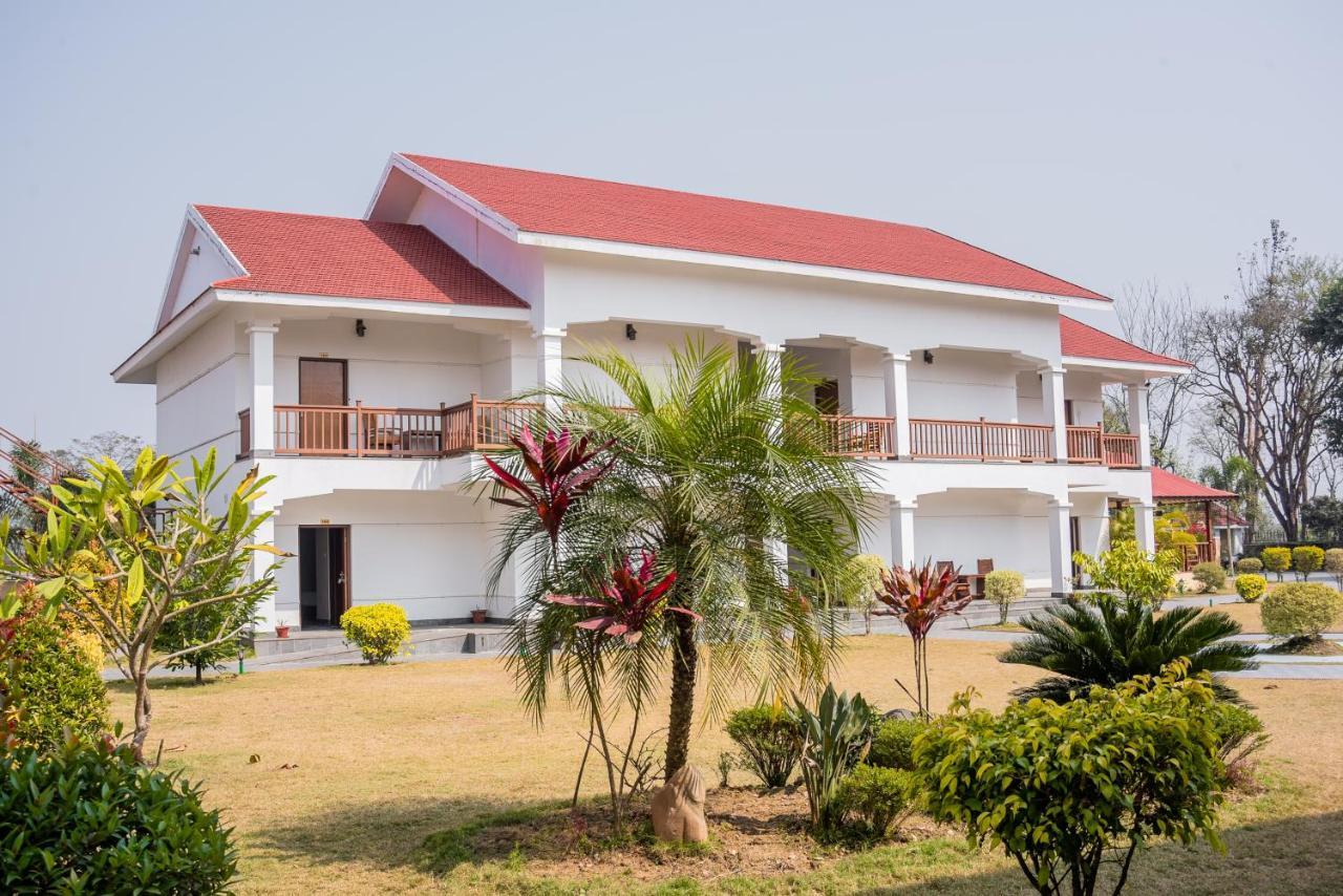 Hotel Earth Light Sauraha Chitwan Eksteriør bilde