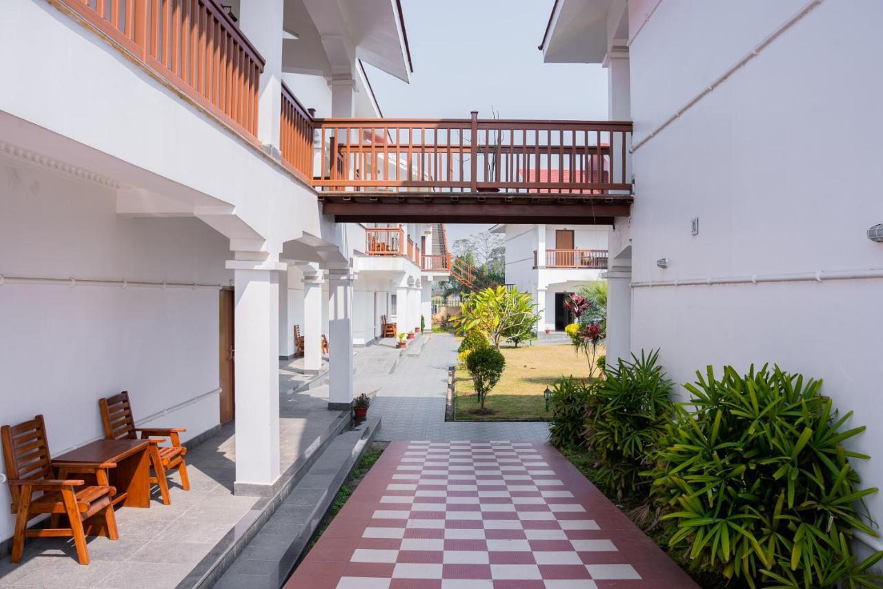 Hotel Earth Light Sauraha Chitwan Eksteriør bilde