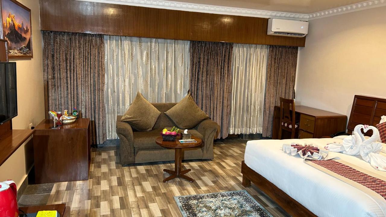 Hotel Earth Light Sauraha Chitwan Eksteriør bilde