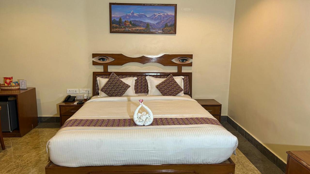 Hotel Earth Light Sauraha Chitwan Eksteriør bilde