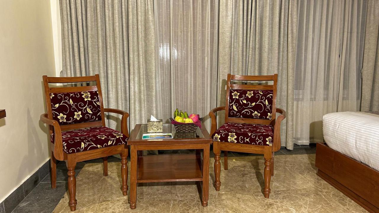 Hotel Earth Light Sauraha Chitwan Eksteriør bilde