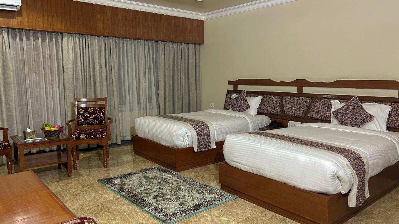 Hotel Earth Light Sauraha Chitwan Eksteriør bilde