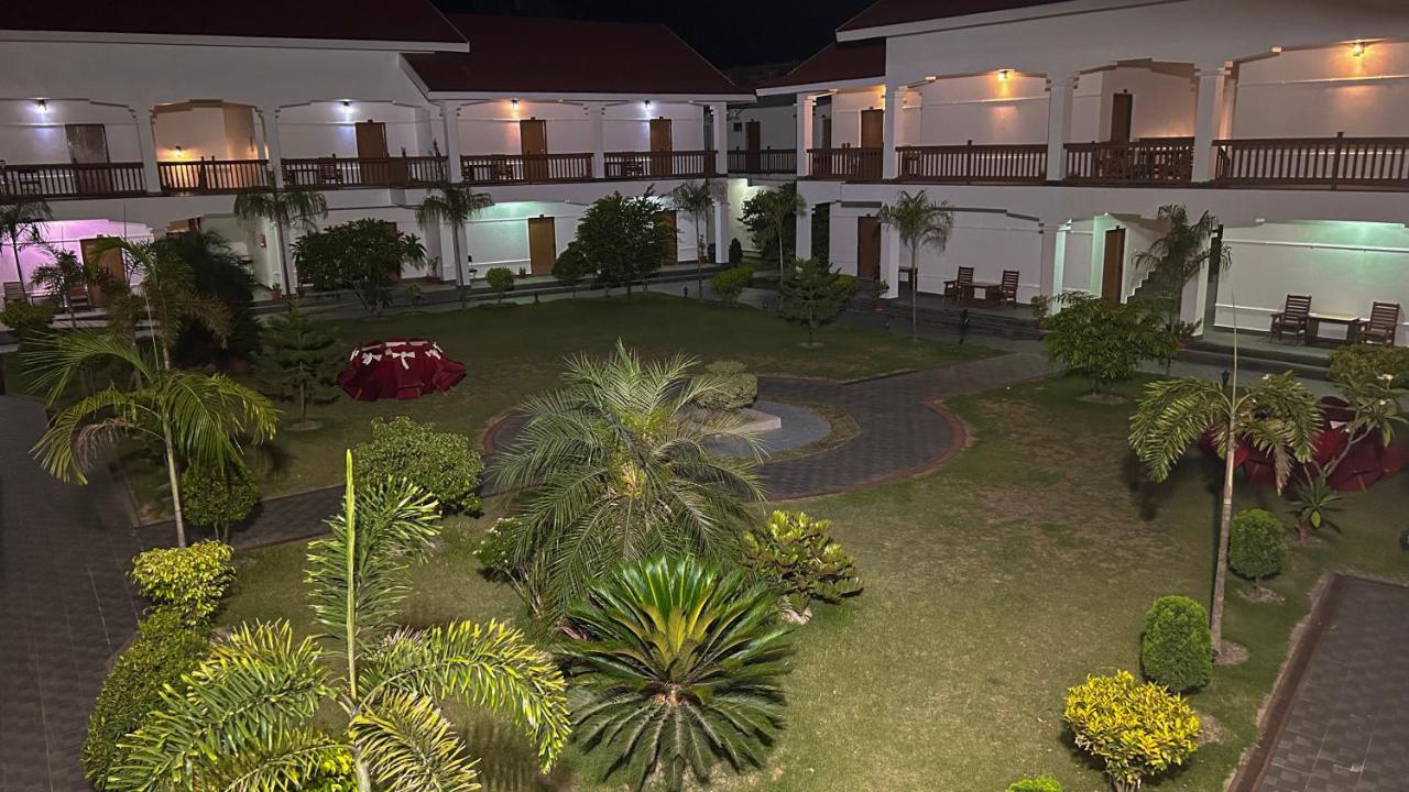 Hotel Earth Light Sauraha Chitwan Eksteriør bilde