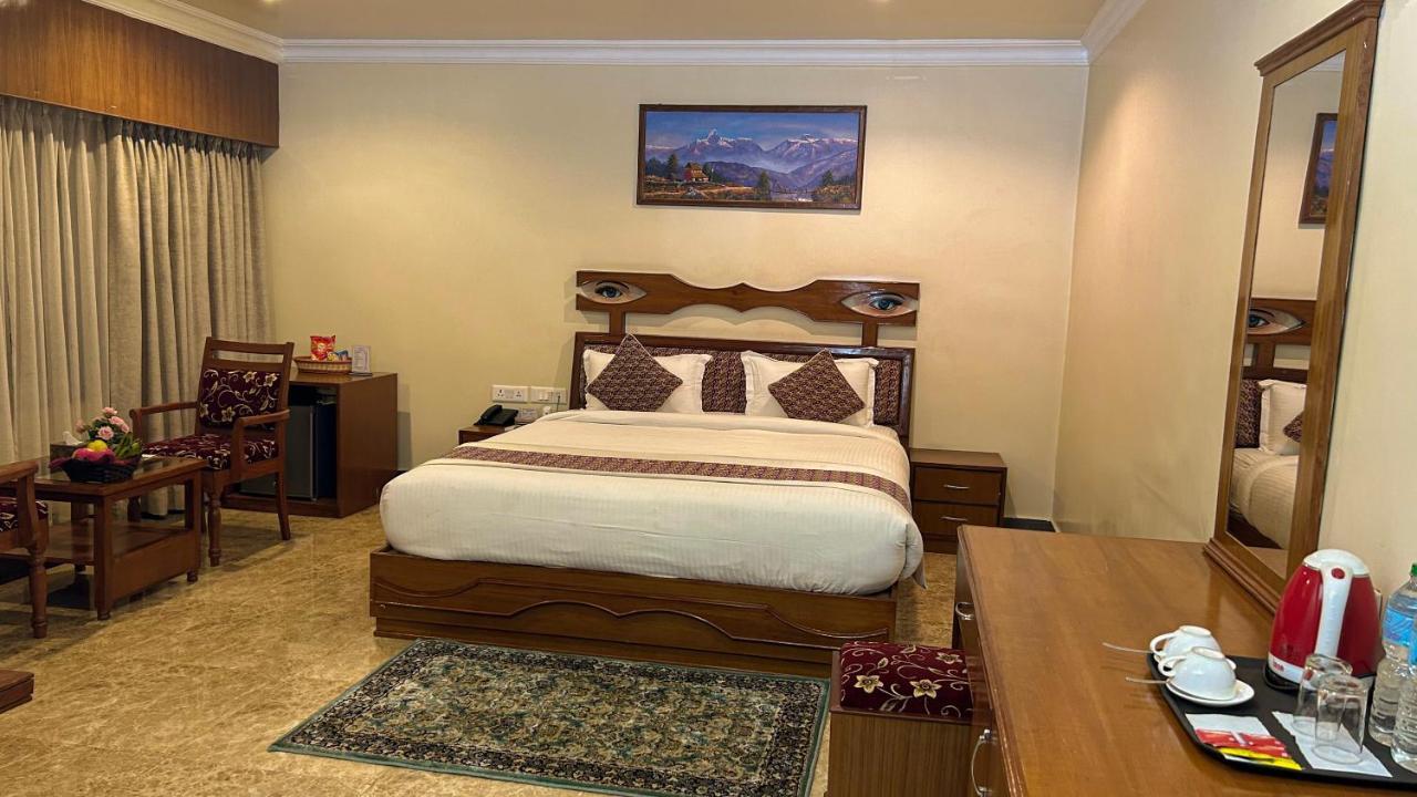 Hotel Earth Light Sauraha Chitwan Eksteriør bilde