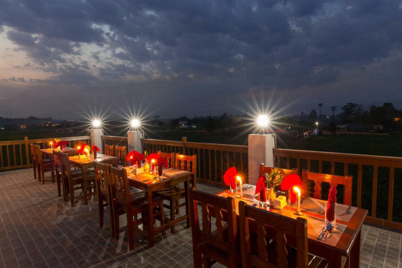 Hotel Earth Light Sauraha Chitwan Eksteriør bilde