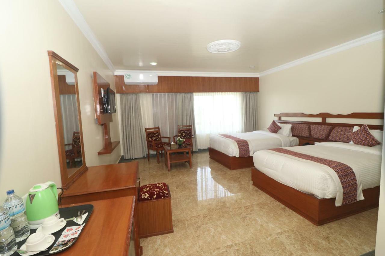 Hotel Earth Light Sauraha Chitwan Eksteriør bilde